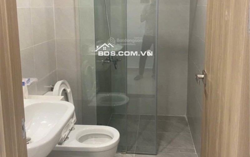 Chính chủ bán nhanh căn 70m2(2pn + 2wc) 3tỷ100. Tầng đẹp view thoáng. Đã có sổ. Hỗ trợ vay Bank