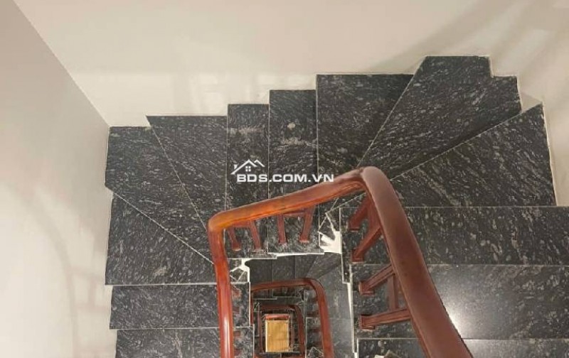 Bán nhà Ngọc Lâm- Long Biên 32m- nhỉnh 6 tỷ ( TL)