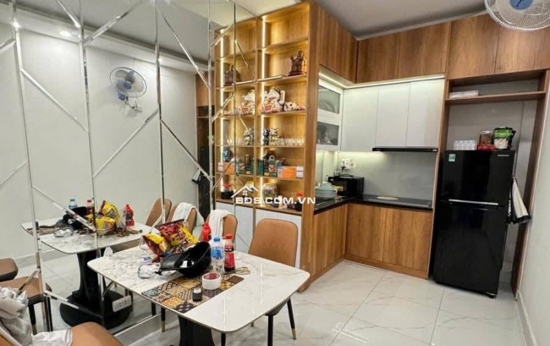 Nhà Đẹp Gần Phố, Giáp Bát, Hoàng Mai 19/25m, 6 tầng, giá 5.9 tỷ.