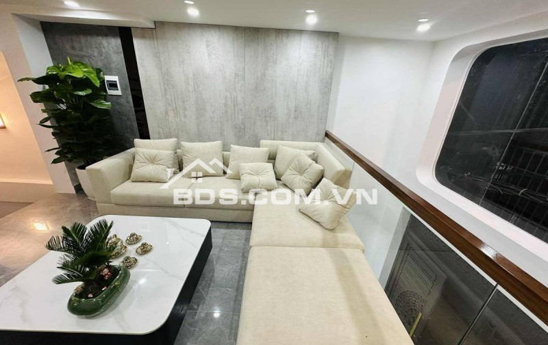 Nhà Đẹp Lô Góc, Thang Máy Minh Khai 30m, 7 tầng, mt 4m, giá 9.8 tỷ.