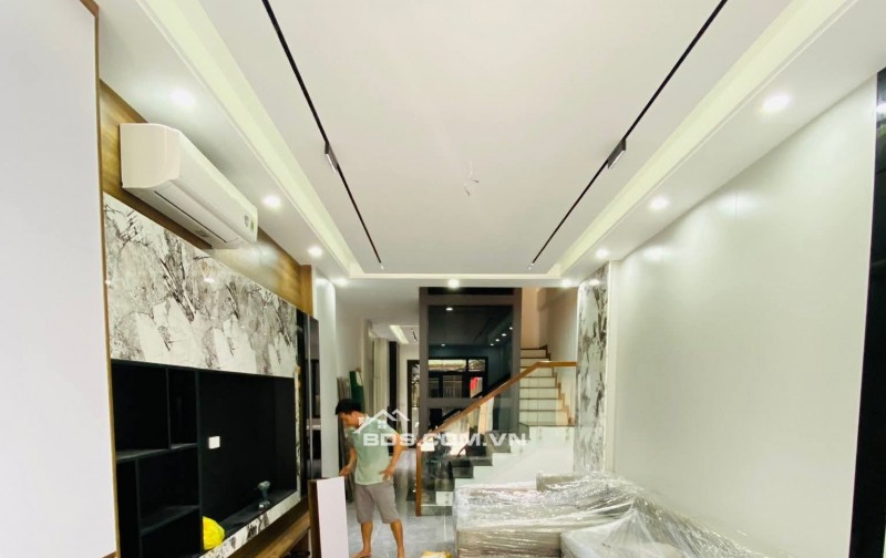 Nhà Đẹp Thang Máy Trần Khát Chân, Hai Bà Trưng 54m, 6 tầng, mt 3.7m, giá 18.5 tỷ.