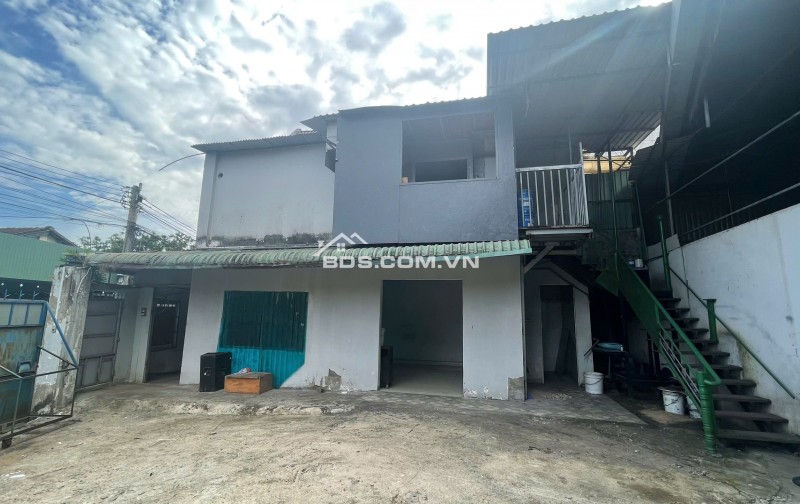 Cho thuê full nhà xưởng 1300m2 tại Dĩ An