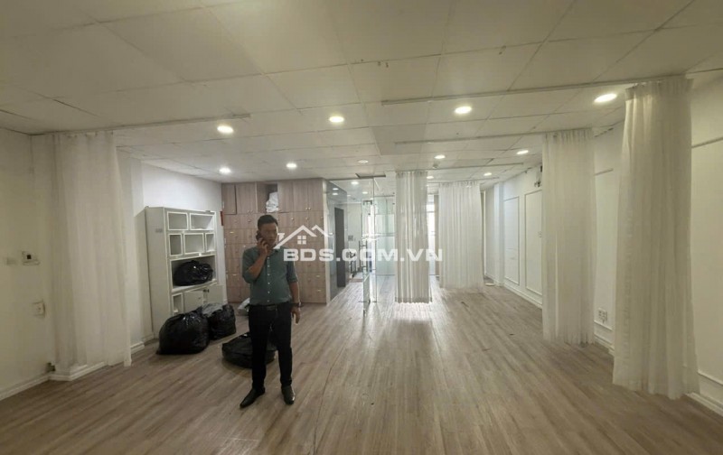 Cho thuê tòa nhà văn phòng, 283 Hùng Vương, Phường 9, Quận 5.