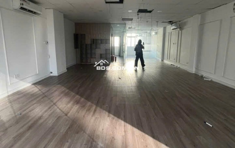 Cho thuê tòa nhà văn phòng, 283 Hùng Vương, Phường 9, Quận 5.