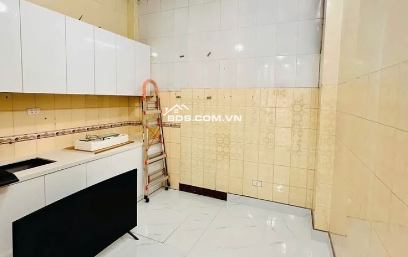  BÁN NHÀ THẠCH BÀN ,39M, 4T, MT 4,3M, NGÕ RỘNG, Ô TÔ TRÁNH CÁCH NHÀ 20M, 5.XX TỶ 