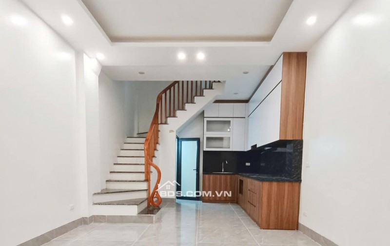 BÁN NHÀ ĐÔNG LA -HOÀI ĐỨC- 30M-5 TẦNG-4.3 TỶ -Ô TÔ ĐỖ CỔNG