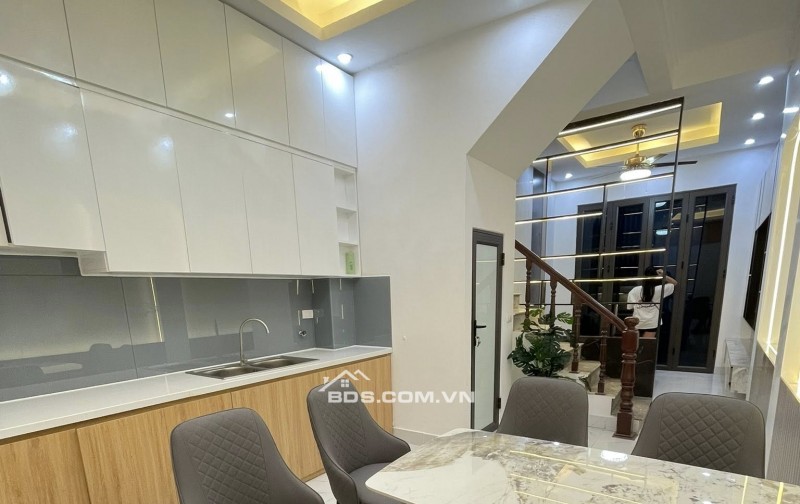 Bán nhà Đào Tấn 35m 4 Tầng Ngõ thông, kinh doanh giá 6.9 tỷ