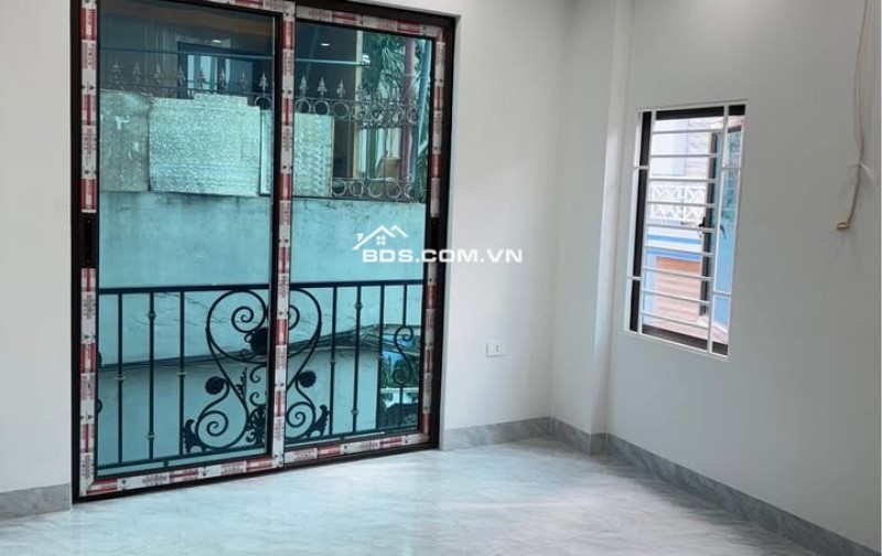  BÁN NHÀ THẠCH BÀN ,39M, 4T, MT 4,3M, NGÕ RỘNG, Ô TÔ TRÁNH CÁCH NHÀ 20M, 5.XX TỶ 