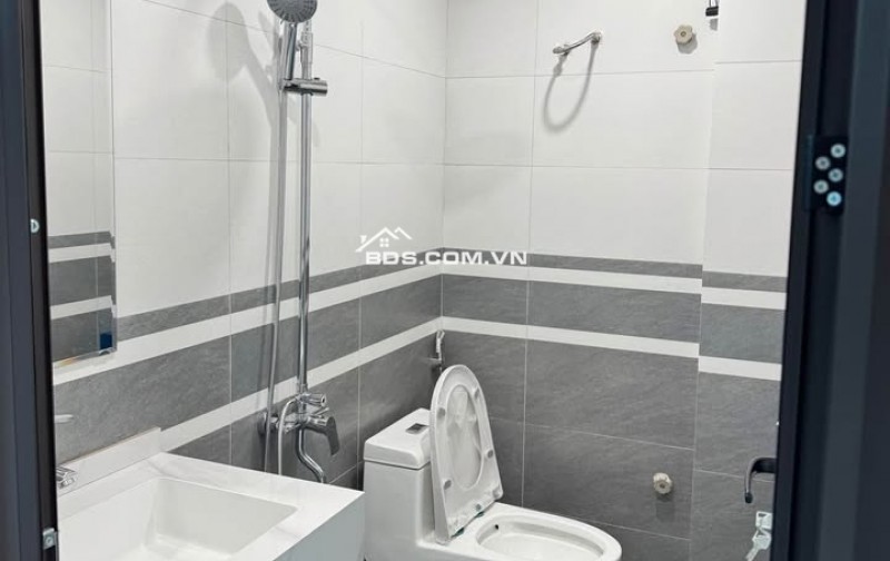  BÁN NHÀ THẠCH BÀN ,39M, 4T, MT 4,3M, NGÕ RỘNG, Ô TÔ TRÁNH CÁCH NHÀ 20M, 5.XX TỶ 