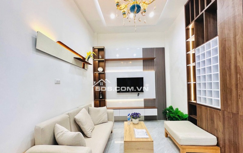 Nhà đẹp , view thoáng gần ĐH Thăng Long , 42 m2 x 5 tầng, mặt tiền 4,5m ,7,42 tỷ