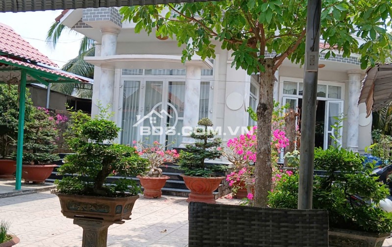 Ngộp Bank. Bán lô đất 2400m2. tặng Căn BIỆT THỰ LONG LANH  DT870 Cầu Rạch Miễu 2.