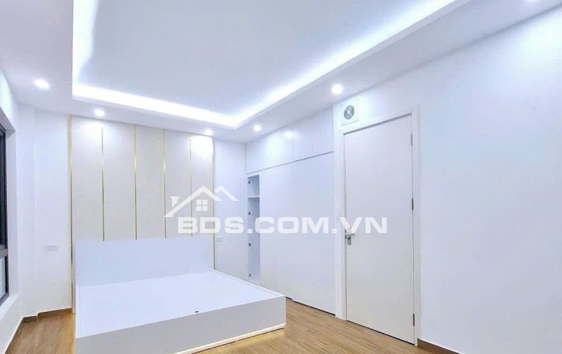 Chỉ 8.2 Tỷ - 38m, 5 Tầng - Gần Phố - Full Nội Thất - Tô Vĩnh Diện, Thanh Xuân.