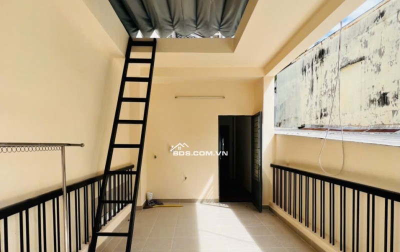 Bán nhà đúc 2 lầu hẻm 606 Đường 3 Tháng 2, P14 Q10 ngay trung tâm SG