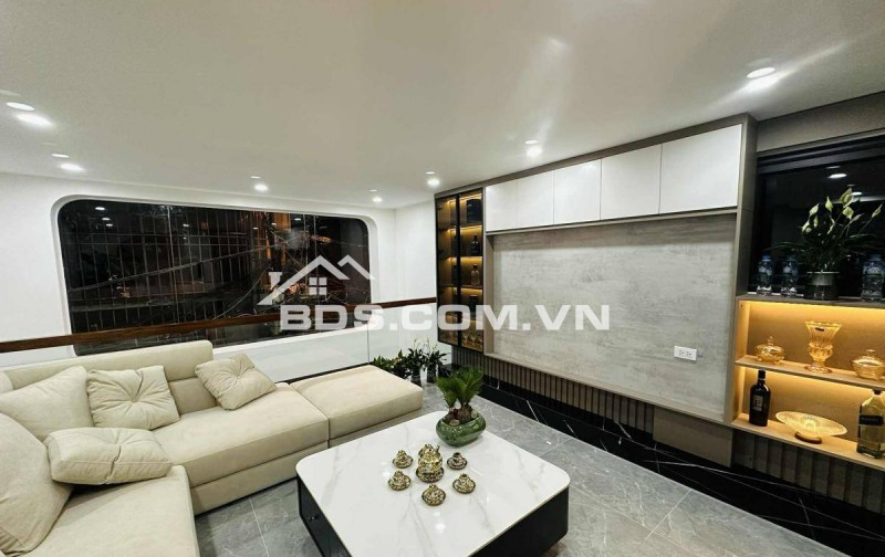 Nhà Đẹp Lô Góc, Thang Máy Minh Khai 30m, 7 tầng, mt 4m, giá 9.8 tỷ.