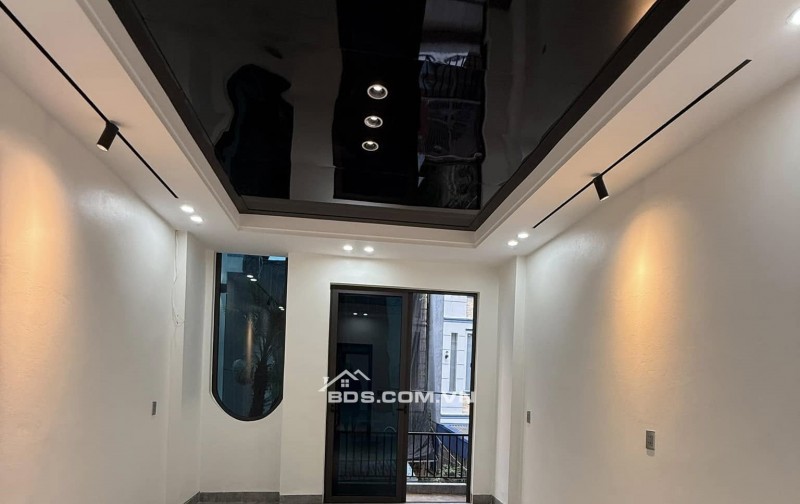BÁN NHÀ SIÊU ĐẸP 2.99 TỶ 3 TẦNG 60M2 Ô TÔ ĐỖ CỬA NGÕ GIẢI PHÓNG