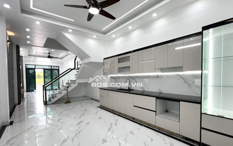 BÁN NHÀ SIÊU ĐẸP 4.75 TỶ 3 TẦNG 64M2 MẶT ĐƯỜNG ĐÔ THỊ BÃI VIÊN