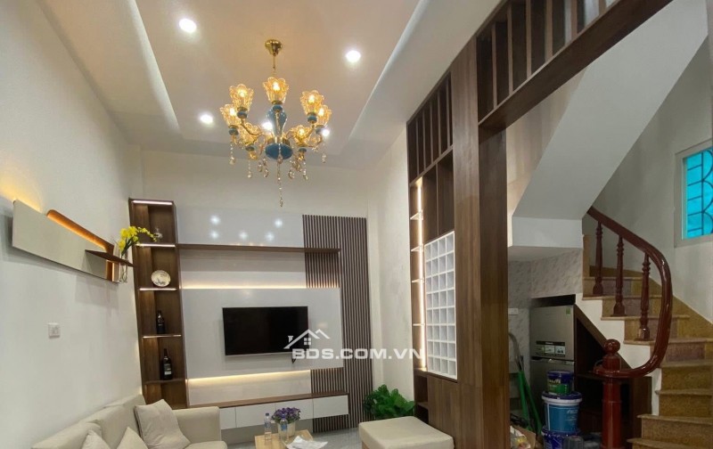 Nhà đẹp , view thoáng gần ĐH Thăng Long , 42 m2 x 5 tầng, mặt tiền 4,5m ,7,42 tỷ