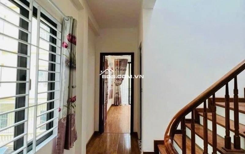 Nhà đẹp , view thoáng gần ĐH Thăng Long , 42 m2 x 5 tầng, mặt tiền 4,5m ,7,42 tỷ