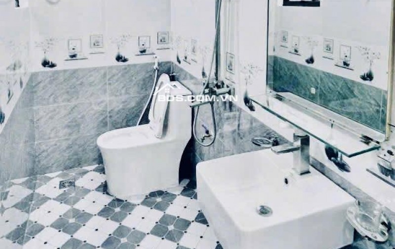 Nhỉnh 4 tỷ ,CC gửi bán căn tại Yên Nghĩa - Hà Đông  35m2- 5 tầng-  MT 7.7m nhà mới