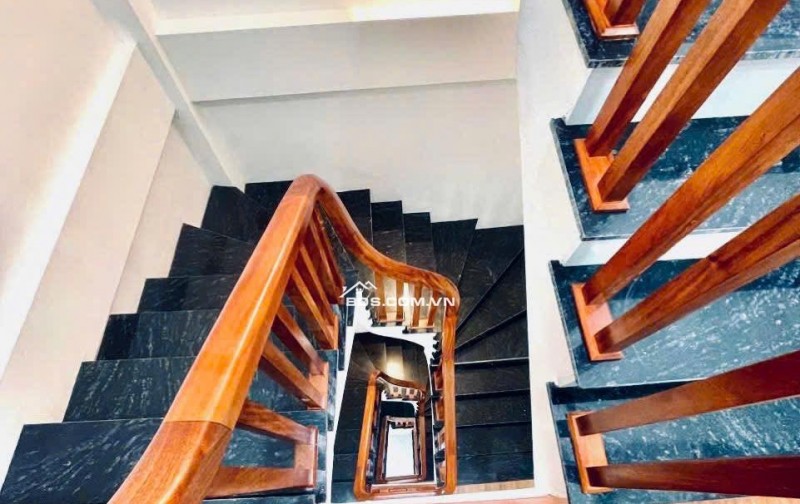 Nhỉnh 4 tỷ ,CC gửi bán căn tại Yên Nghĩa - Hà Đông  35m2- 5 tầng-  MT 7.7m nhà mới