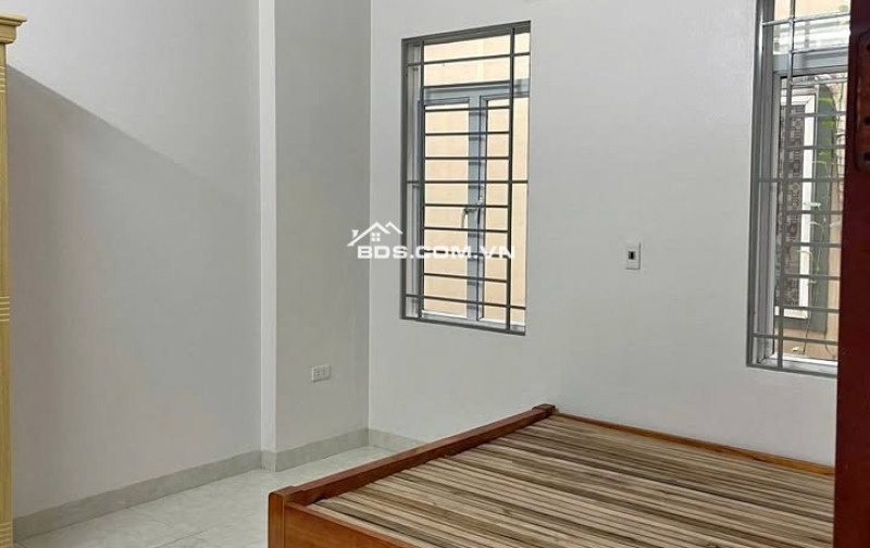  BÁN NHÀ THẠCH BÀN ,39M, 4T, MT 4,3M, NGÕ RỘNG, Ô TÔ TRÁNH CÁCH NHÀ 20M, 5.XX TỶ 
