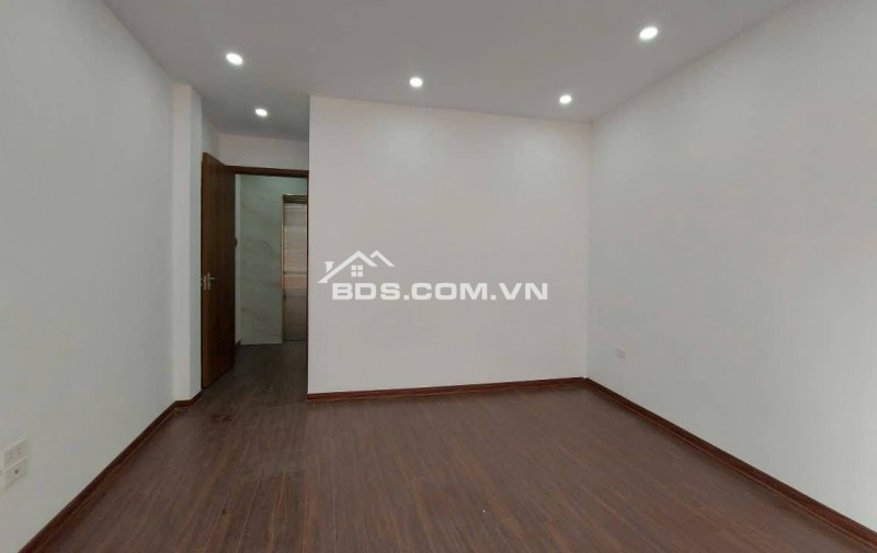 Nhỉnh #5 tỷ tọa lạc tại Quang Trung- Hà Đông | 35M2 - 4 Tầng - 4 MT | nhiều tiện ich