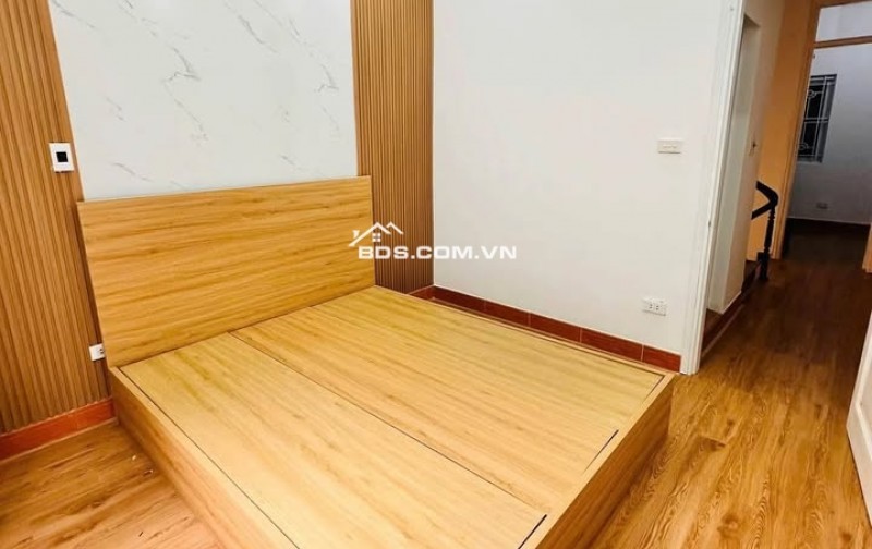  BÁN NHÀ THẠCH BÀN ,39M, 4T, MT 4,3M, NGÕ RỘNG, Ô TÔ TRÁNH CÁCH NHÀ 20M, 5.XX TỶ 