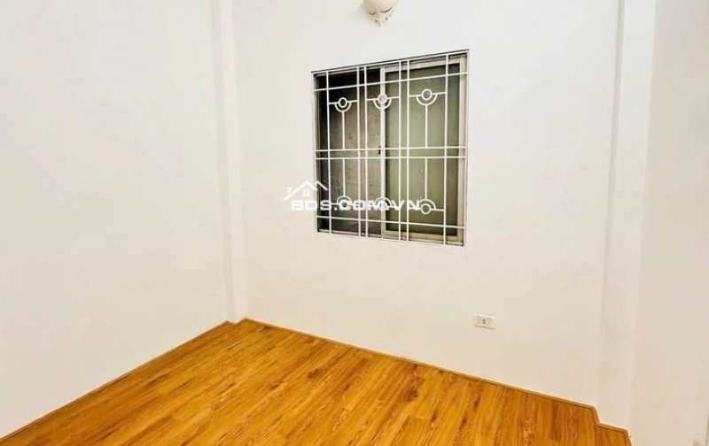  BÁN NHÀ THẠCH BÀN ,39M, 4T, MT 4,3M, NGÕ RỘNG, Ô TÔ TRÁNH CÁCH NHÀ 20M, 5.XX TỶ 