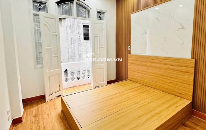  BÁN NHÀ THẠCH BÀN ,39M, 4T, MT 4,3M, NGÕ RỘNG, Ô TÔ TRÁNH CÁCH NHÀ 20M, 5.XX TỶ 