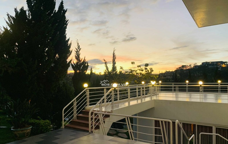 Villa mặt tiền đường Hoàng Hoa Thám, Phường 10, Đà Lạt, Lâm Đồng.