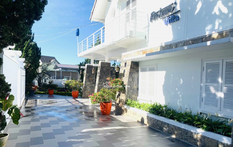 Villa mặt tiền đường Hoàng Hoa Thám, Phường 10, Đà Lạt, Lâm Đồng.