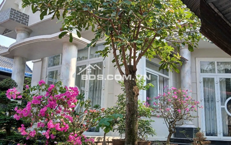 Ngộp Bank. Bán lô đất 2400m2. tặng Căn BIỆT THỰ LONG LANH  DT870 Cầu Rạch Miễu 2.