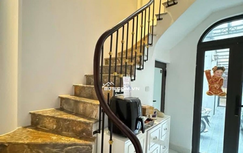 Nhà Đẹp Gần Phố, Giáp Bát, Hoàng Mai 19/25m, 6 tầng, giá 5.9 tỷ.