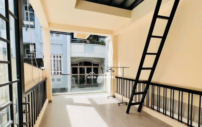 Bán nhà đúc 2 lầu hẻm 606 Đường 3 Tháng 2, P14 Q10 ngay trung tâm SG