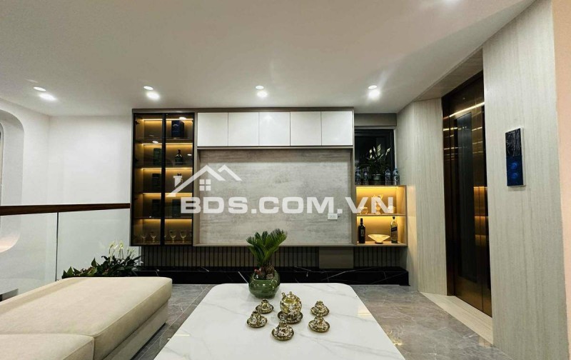 Nhà Đẹp Lô Góc, Thang Máy Minh Khai 30m, 7 tầng, mt 4m, giá 9.8 tỷ.