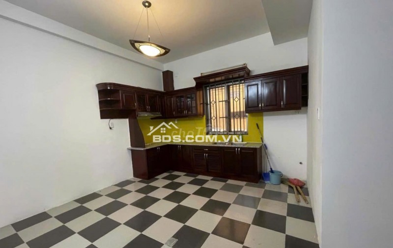 Bán nhà 1 trệt 2 lầu 1 sân thượng số 12 Đồng Nai P2 Q Tân Bình