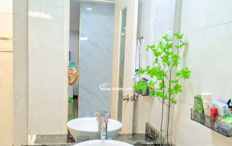 Căn hộ chung cư view hồ 83m2, 3 ngủ toà HH Linh Đàm giá chỉ 3.x tỷ