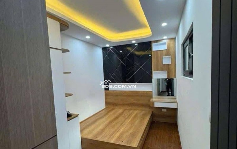 Nhà Đẹp Gần Phố, Giáp Bát, Hoàng Mai 19/25m, 6 tầng, giá 5.9 tỷ.