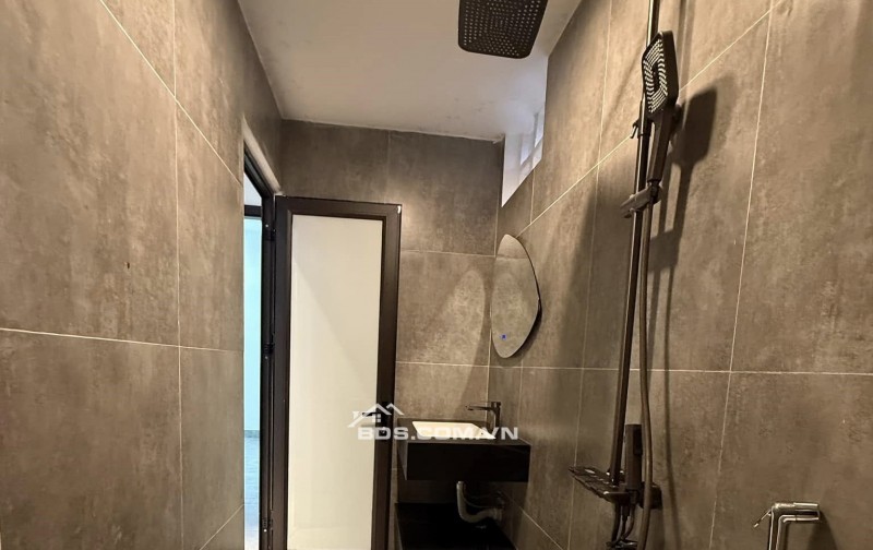 BÁN NHÀ SIÊU ĐẸP 2.99 TỶ 3 TẦNG 60M2 Ô TÔ ĐỖ CỬA NGÕ GIẢI PHÓNG