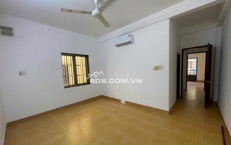 Bán nhà 1 trệt 2 lầu 1 sân thượng số 12 Đồng Nai P2 Q Tân Bình