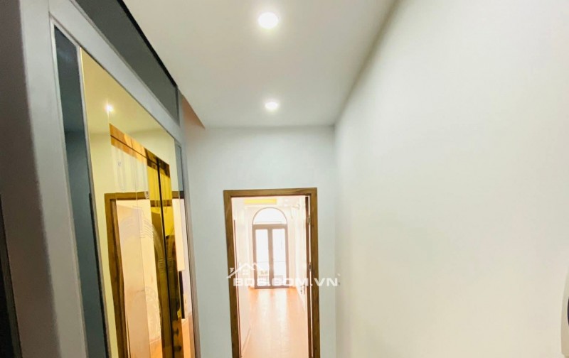 Nhà Đẹp Thang Máy Trần Khát Chân, Hai Bà Trưng 54m, 6 tầng, mt 3.7m, giá 18.5 tỷ.