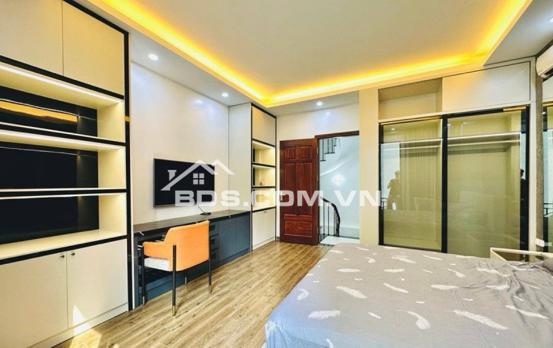 Nhà Đẹp Lô Góc, Gần Phố, Trương Định, Hoàng Mai 34m, 5 tầng, mt 4.7m, giá 9.5 tỷ