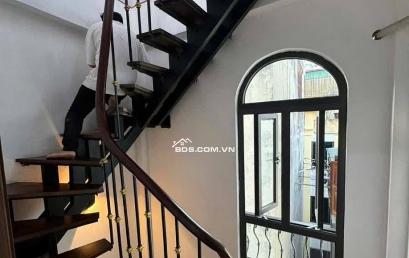 Nhà Đẹp Gần Phố, Giáp Bát, Hoàng Mai 19/25m, 6 tầng, giá 5.9 tỷ.