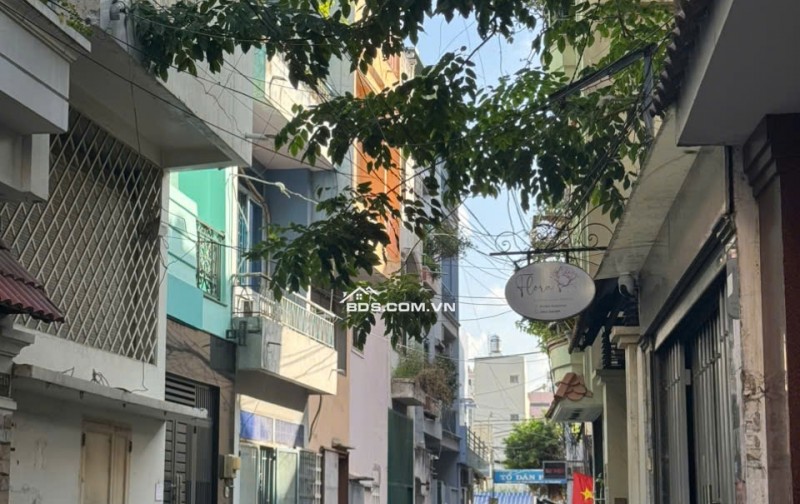 Nhà trống giao ngay 1 trệt 1 lầu hẻm xe hơi 117/1 Ba Vân P14 Tân Bình