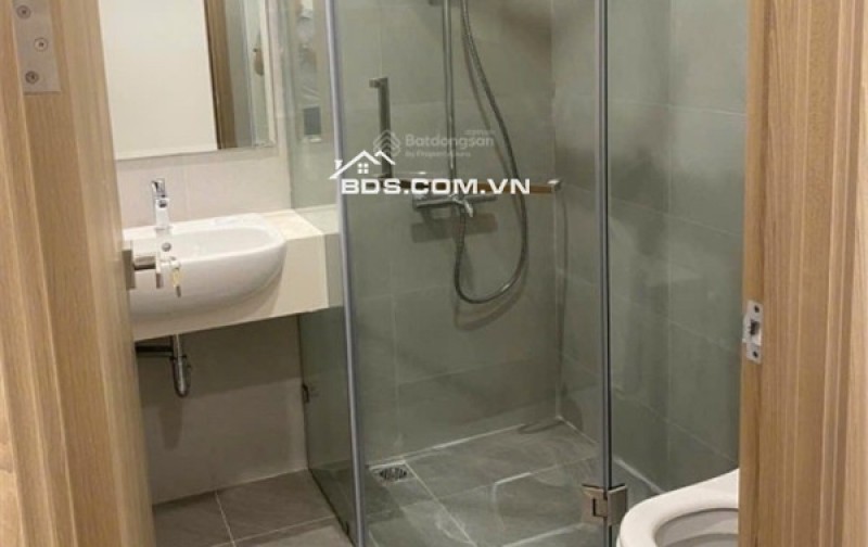 Chính chủ bán nhanh căn 70m2(2pn + 2wc) 3tỷ100. Tầng đẹp view thoáng. Đã có sổ. Hỗ trợ vay Bank