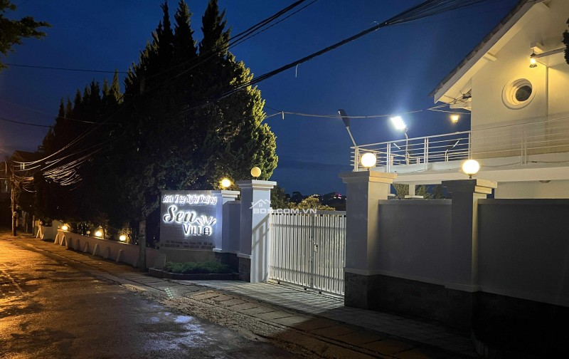 Villa mặt tiền đường Hoàng Hoa Thám, Phường 10, Đà Lạt, Lâm Đồng.