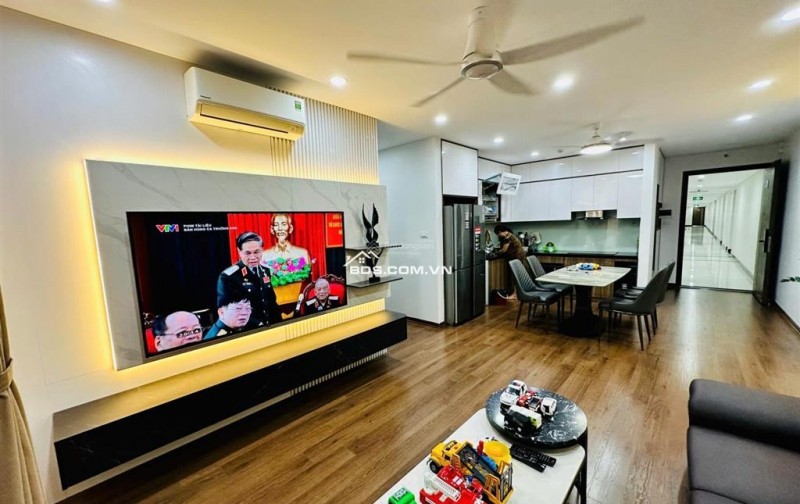 Căn hộ chung cư Thăng Long Capital tọa lạc tại An Khánh, Hoài Đức, Hà Nội với diện tích 69.9m2, hứa hẹn mang đến không gian sống lý tưởng cho gia đình. Căn hộ 2PN, 2WC, được trang bị đầy đủ nội thất, sẵn sàng cho cuộc sống tiện nghi.