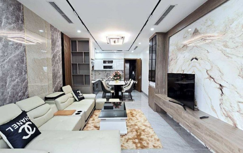 Bán nhà đẹp Long Biên, ngõ rộng ô tô 7 chỗ, có thang máy, sổ đỏ sẵn sàng giao dịch.