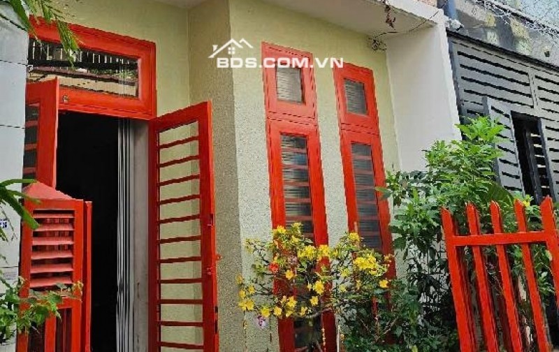 KHU VIP HUỲNH VĂN BÁNH - 4 TẦNG BTCT – Dt 4m*13 - GẦN MẶT TIỀN - CHỈ 8.X TỶ