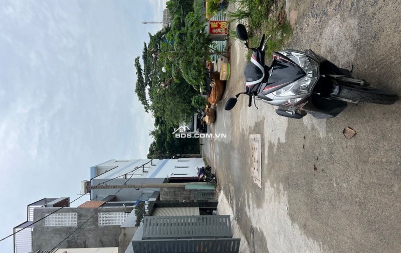 Bán nhà gấp gần Vạn Phúc City
